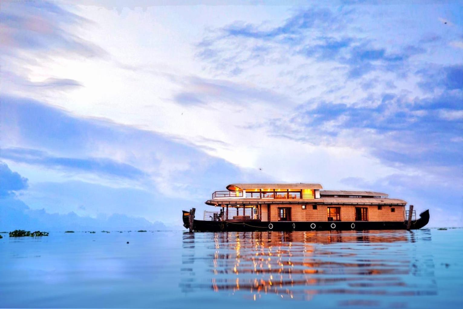 Indraprasthamlakecruise Alappuzha Bagian luar foto